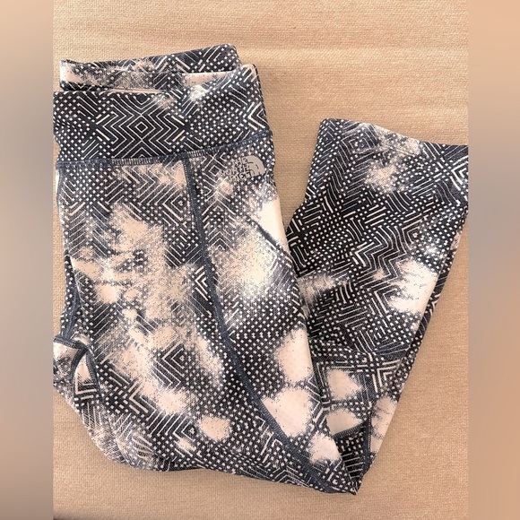 The North Face Pants - North Face Navy Print Cropped Knee Length Leggings Size Medium
